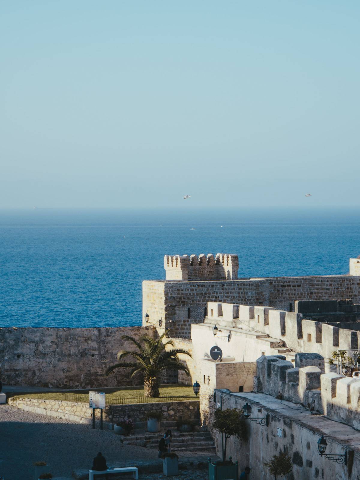 Le détroit de Gibraltar au crépuscule vu des hauteurs de la Kasbah, Tanger